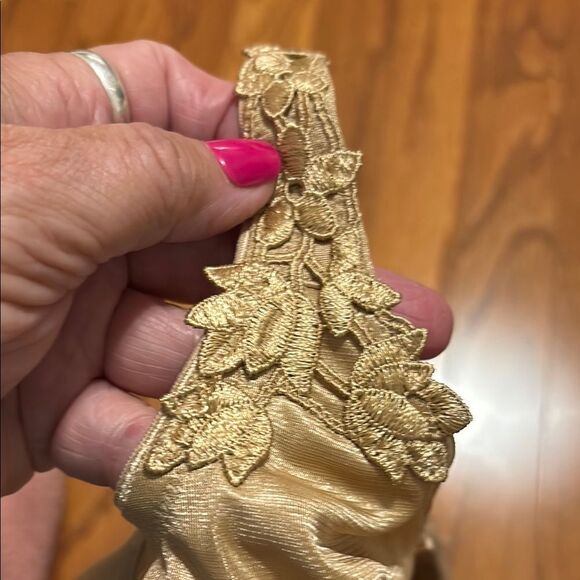 Dominique Tan Structured Cup Bra with Adjustable Straps - Picture 7 of 7